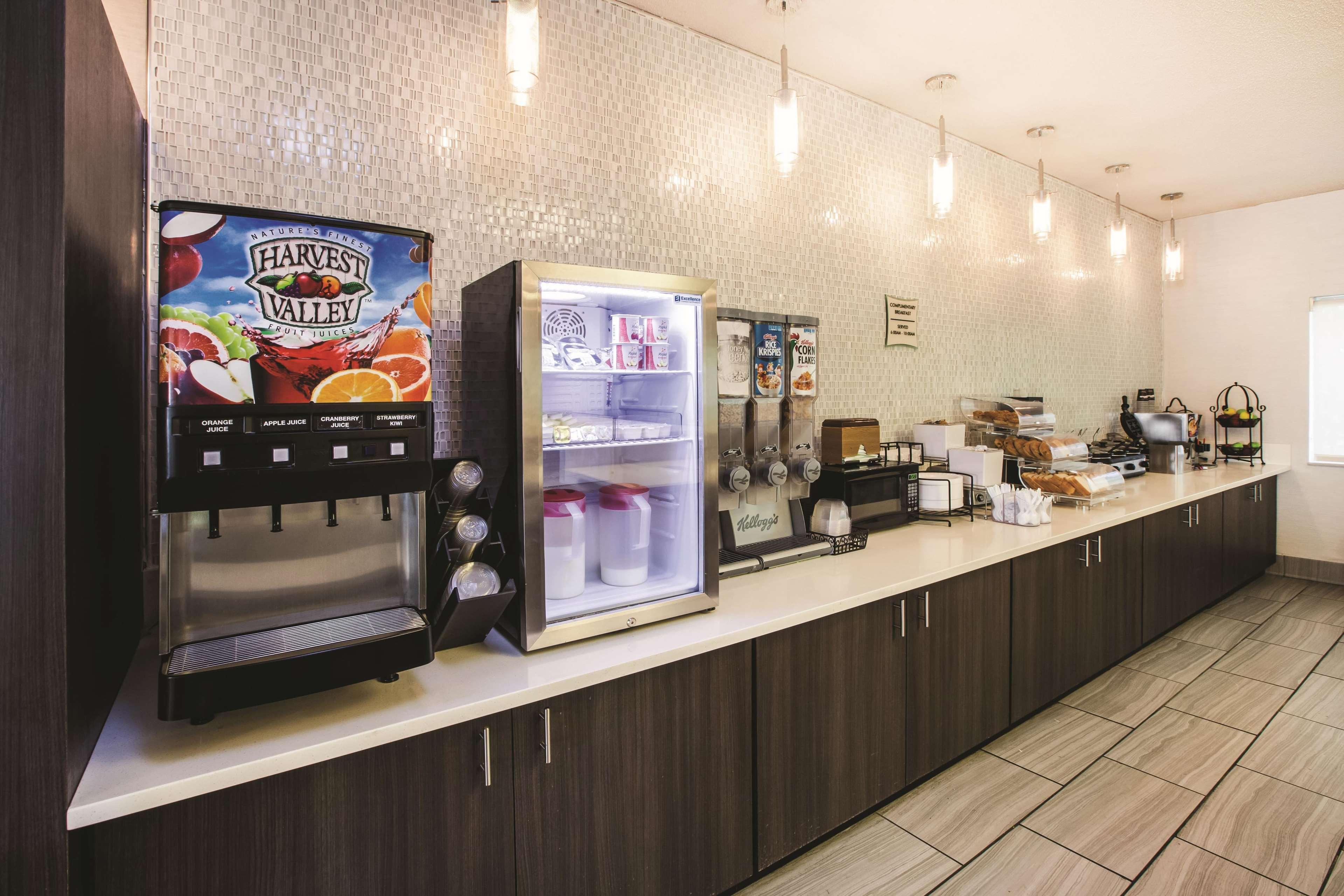 La Quinta Inn By Wyndham Indianapolis North Экстерьер фото