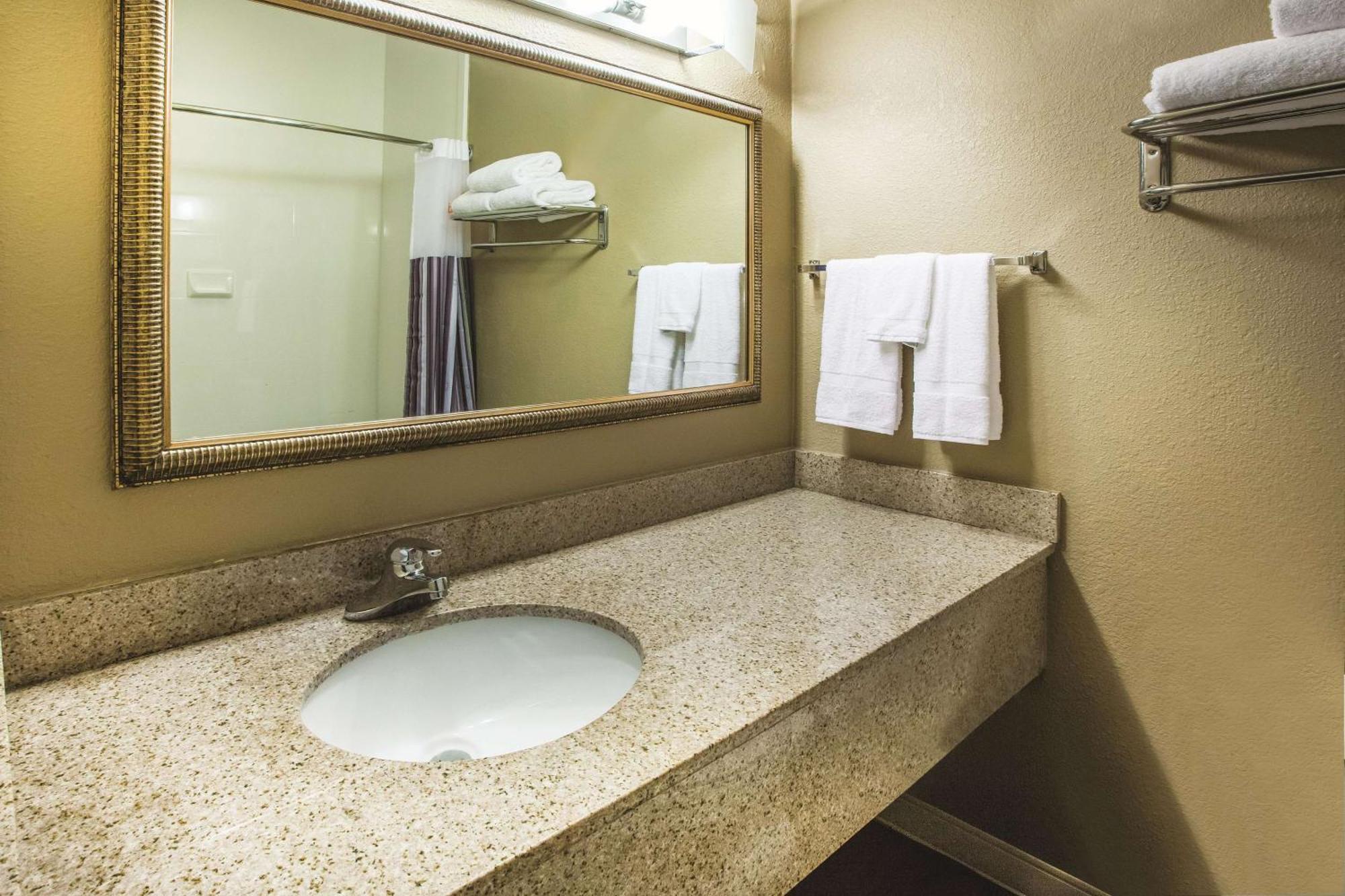 La Quinta Inn By Wyndham Indianapolis North Экстерьер фото