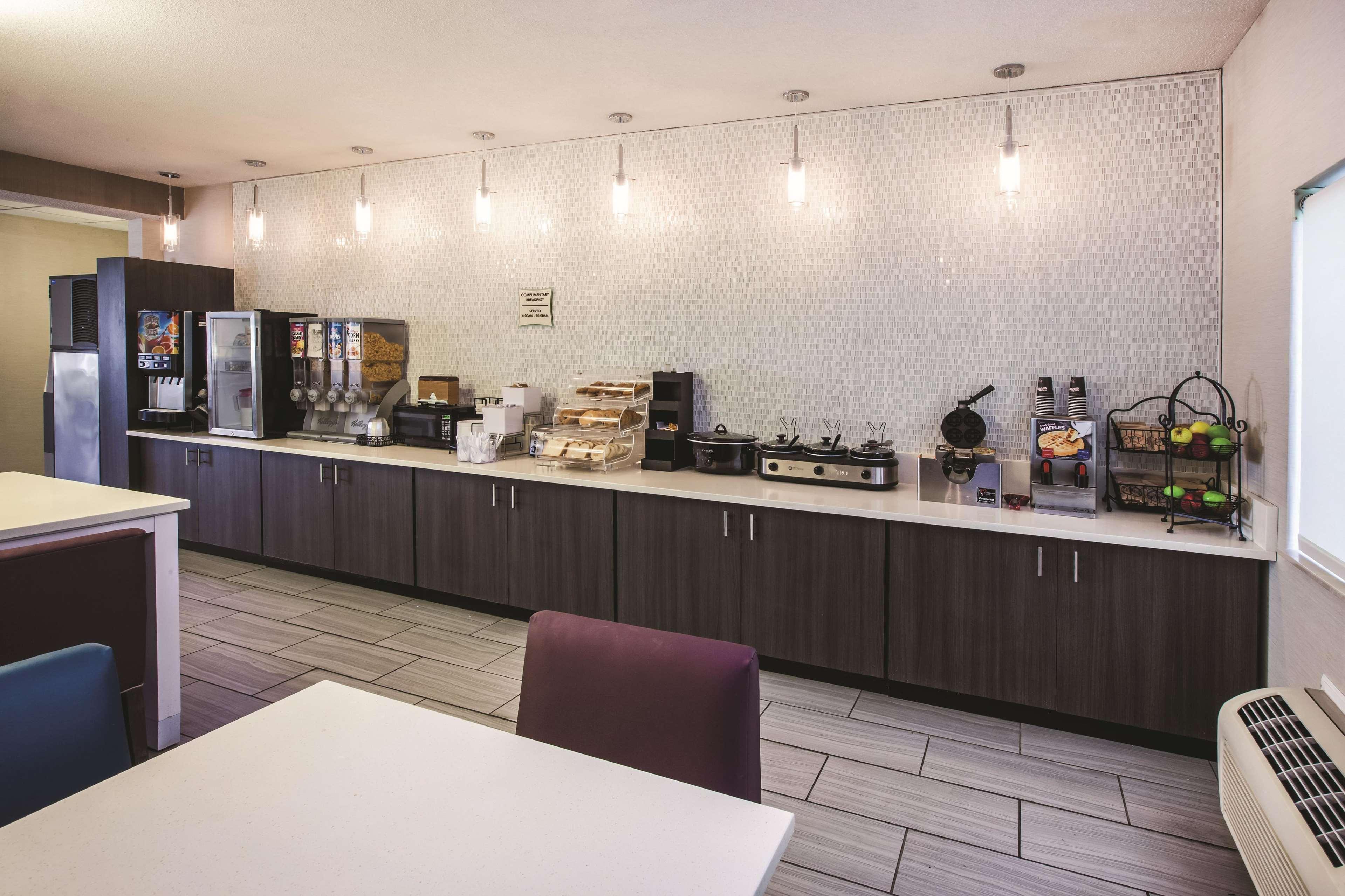 La Quinta Inn By Wyndham Indianapolis North Экстерьер фото