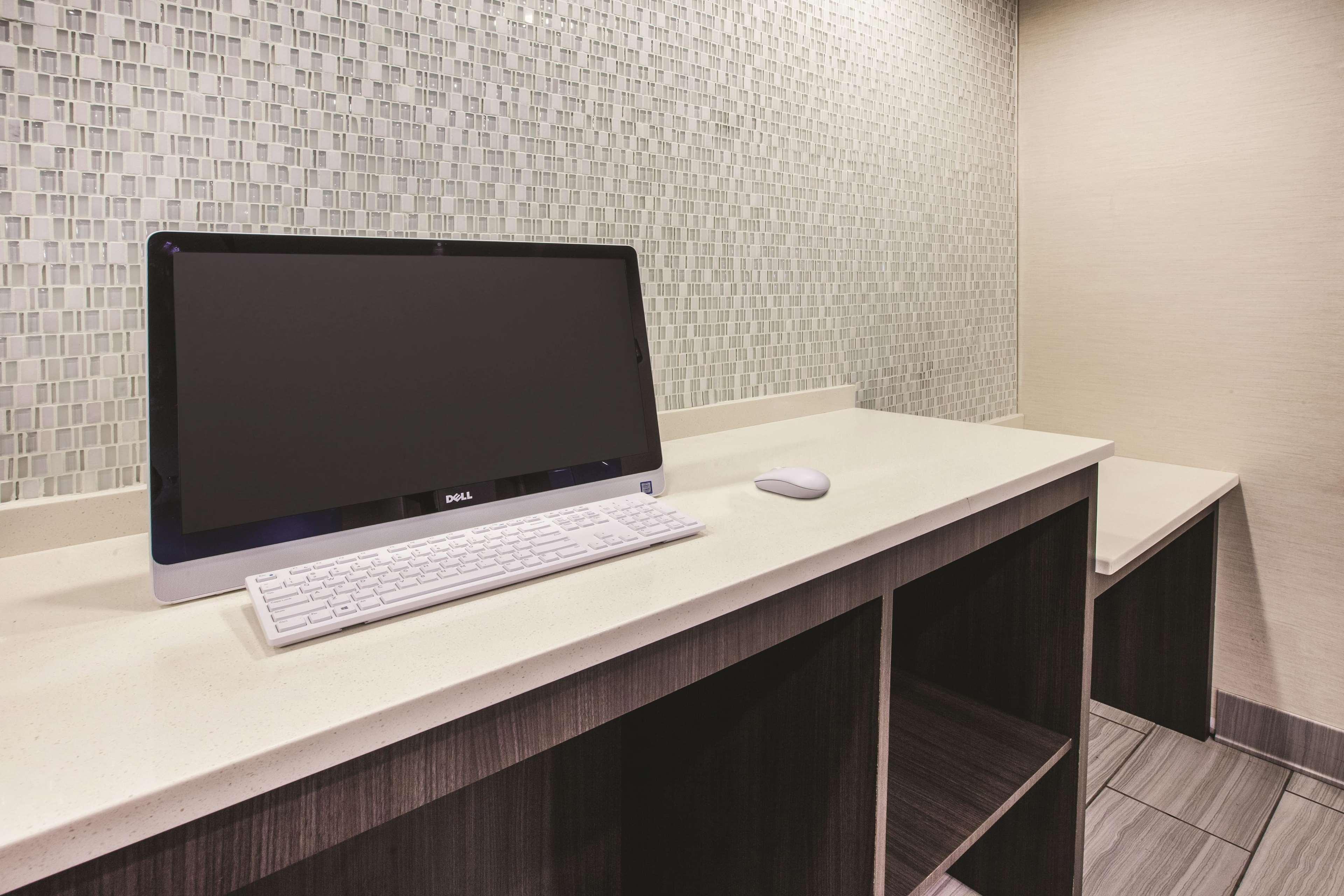 La Quinta Inn By Wyndham Indianapolis North Экстерьер фото